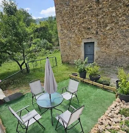Maison La Doucette Et Son Exterieur