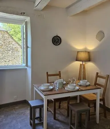 Maison La Doucette Et Son Exterieur